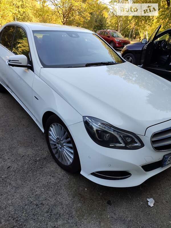 Mercedes-benz E 220 (2015)