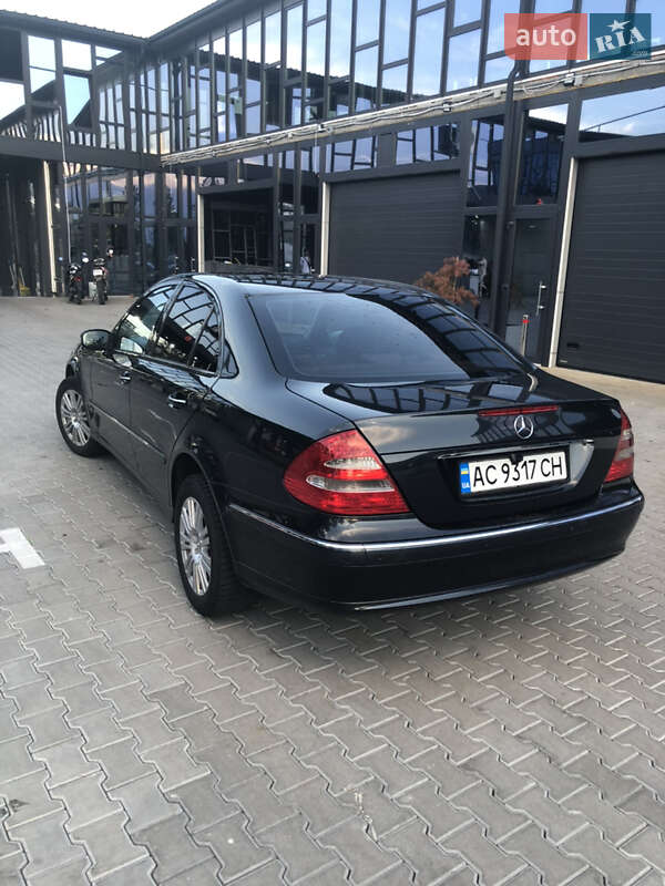 Mercedes-benz E-class (2002)