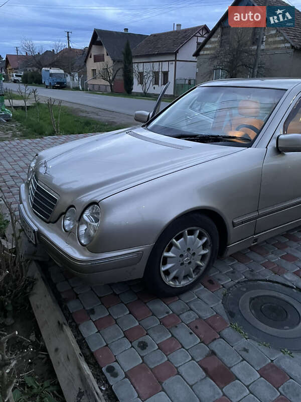Mercedes-benz E-class (2001)