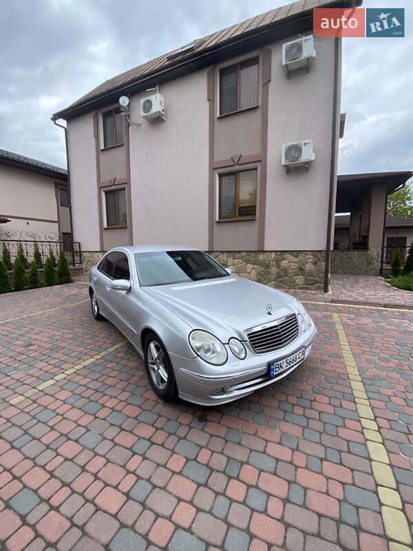 Mercedes-benz E-class (2005)