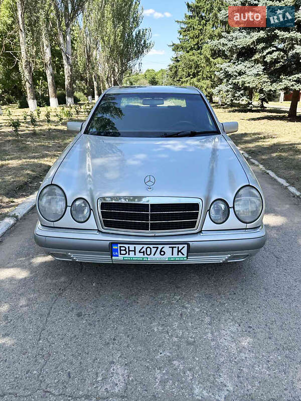 Mercedes-benz E-class (1998)