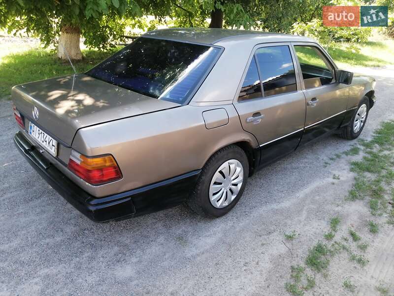 Mercedes-benz E-class (1987)
