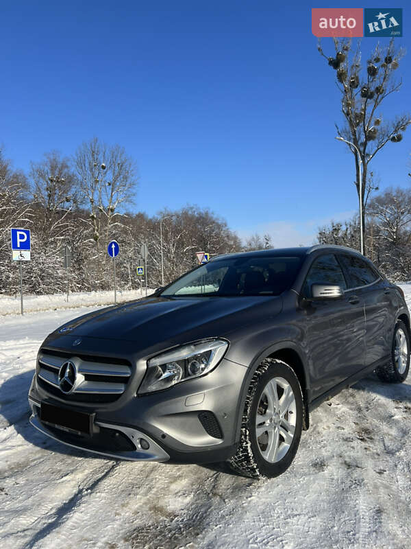 Mercedes-benz Gla-class (2015)
