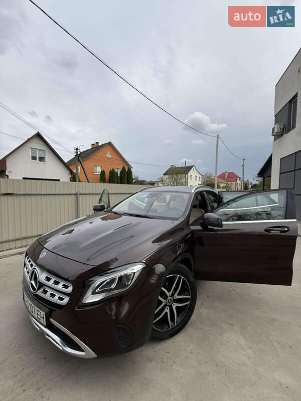 Mercedes-benz Gla-class (2017)