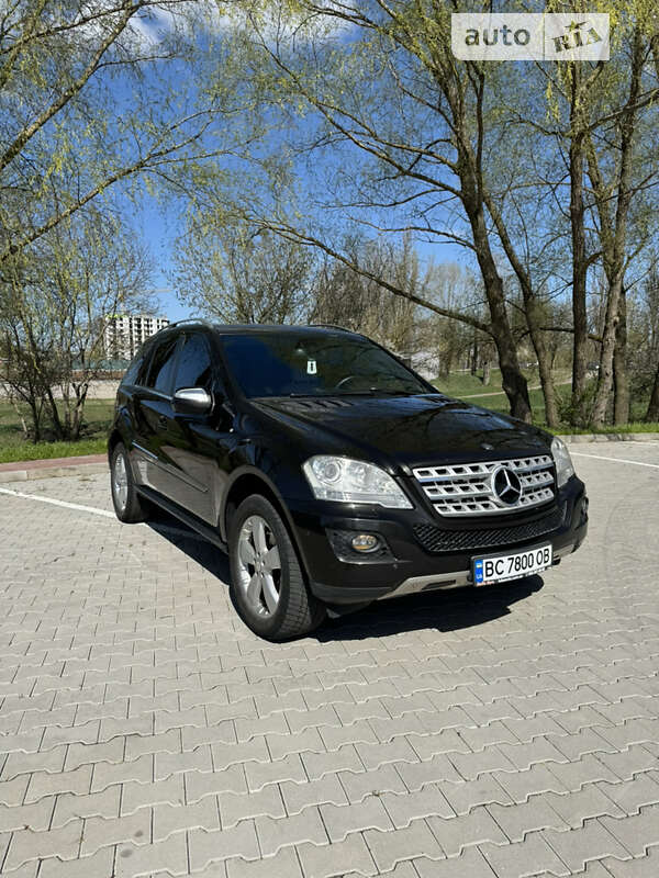 Mercedes-benz M-class (2010)