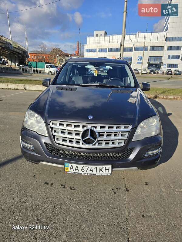 Mercedes-benz M-class (2010)