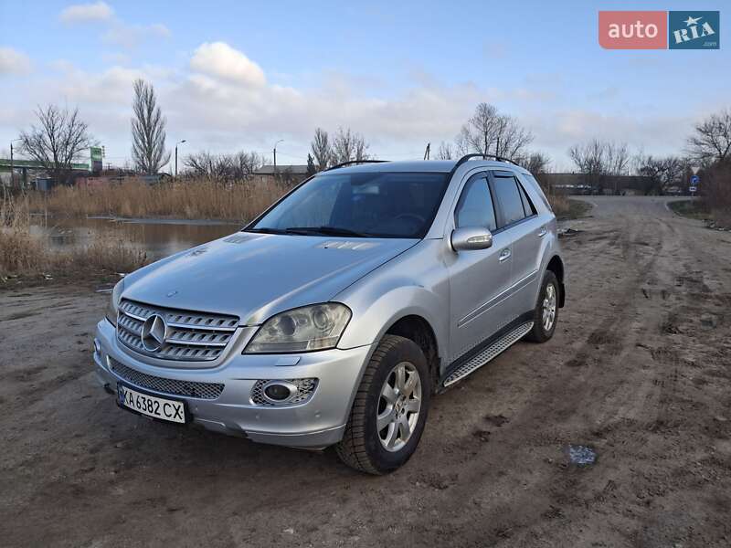 Mercedes-benz M-class (2005)