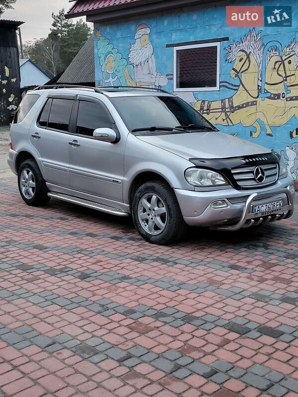 Mercedes-benz M-class (2004)