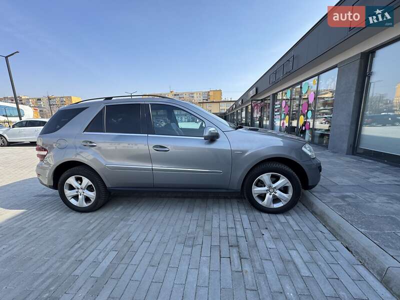 Mercedes-benz M-class (2010)