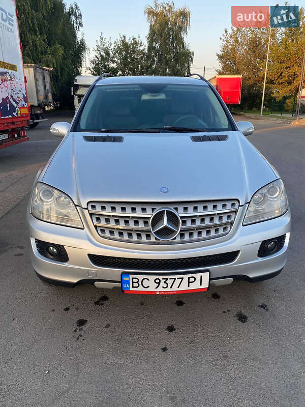 Mercedes-benz M-class (2005)