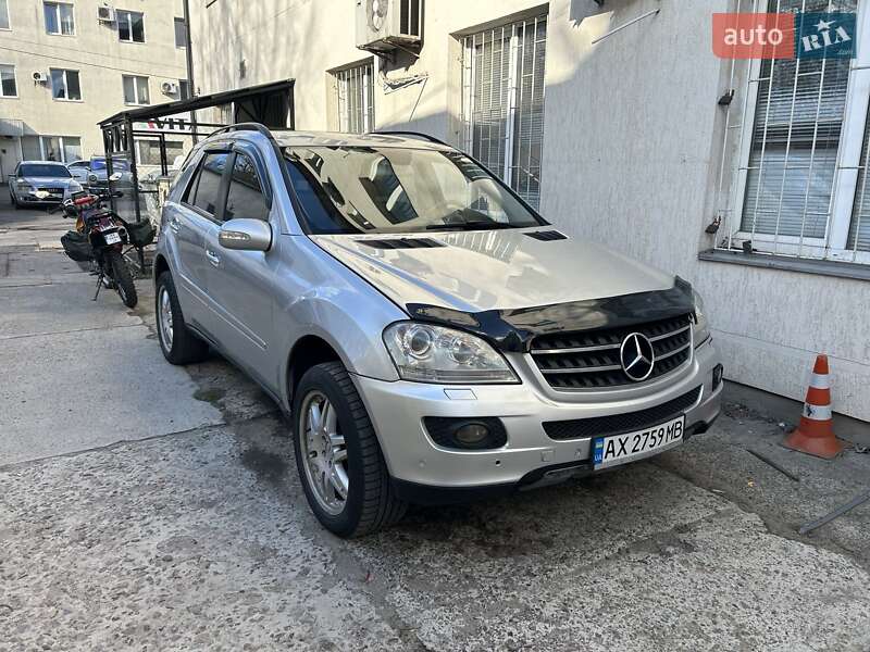 Mercedes-benz M-class (2005)