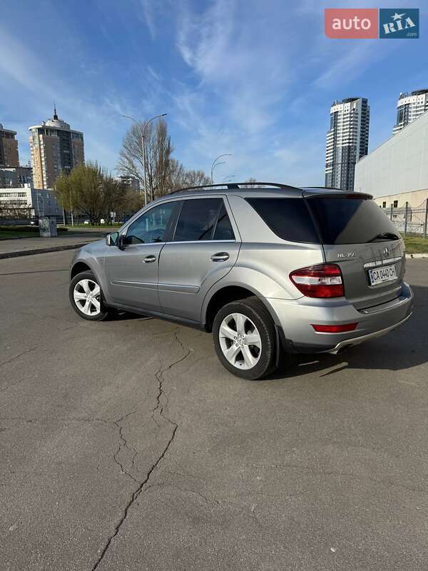 Mercedes-benz M-class (2011)