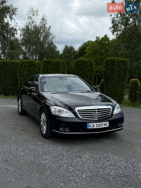 Mercedes-benz S-class (2012)