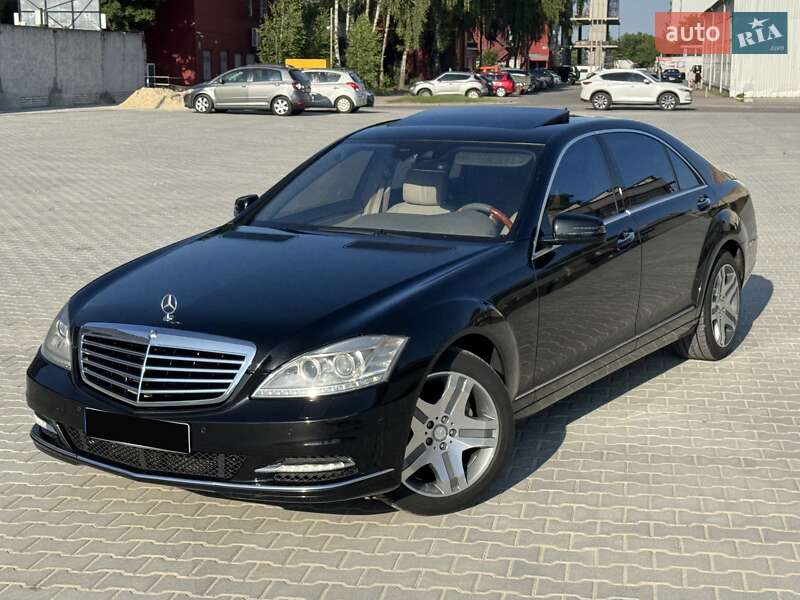 Mercedes-benz S-class (2010)