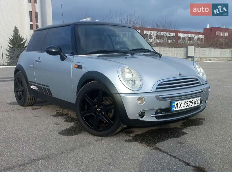 Mini Cooper (2004)
