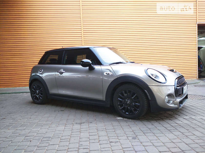 Mini Hatch (2017)