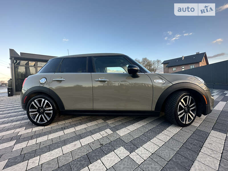 Mini Hatch (2018)