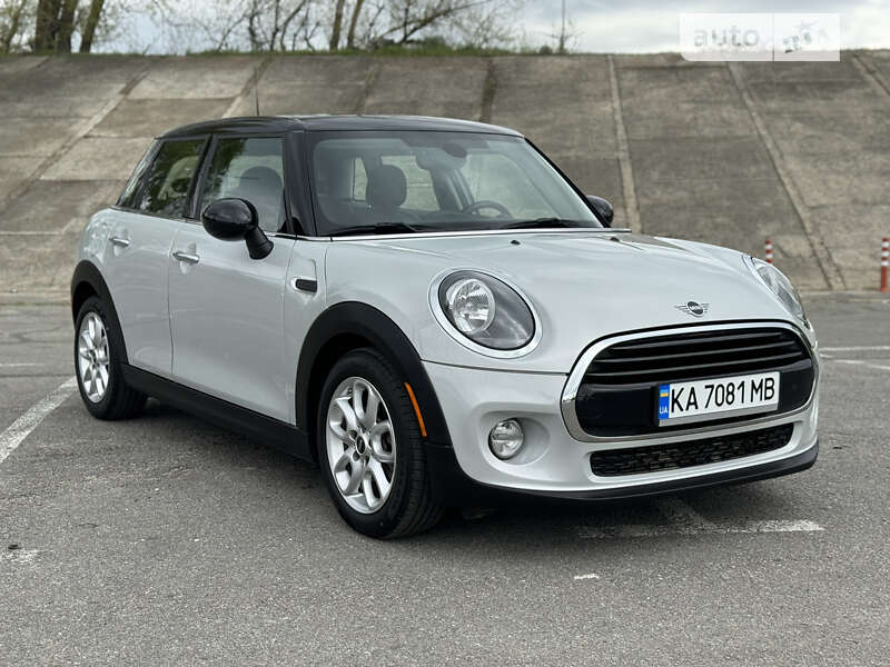 Mini Hatch (2018)
