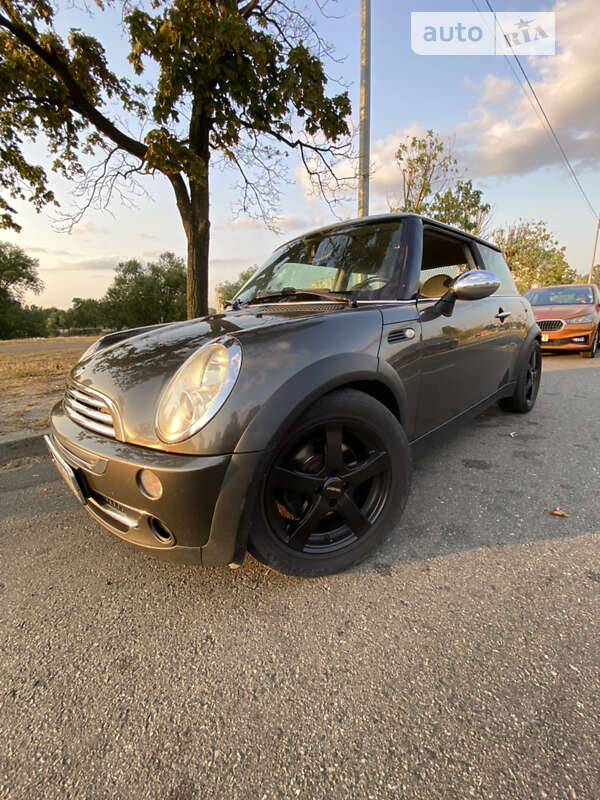 Mini Hatch (2005)