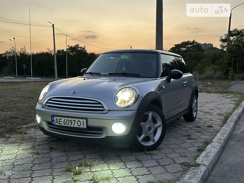 Mini Cooper (2008)