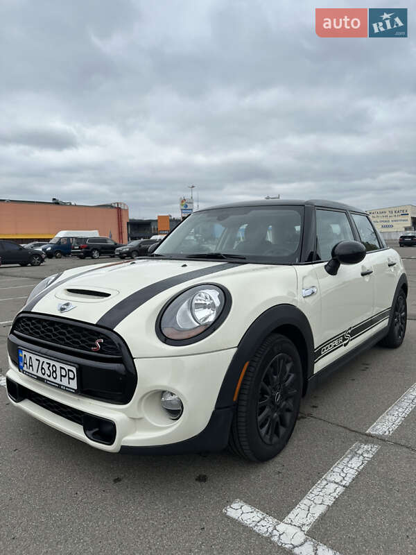 Mini Cooper (2015)