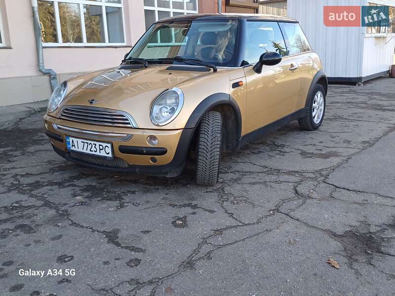 Mini Cooper (2004)