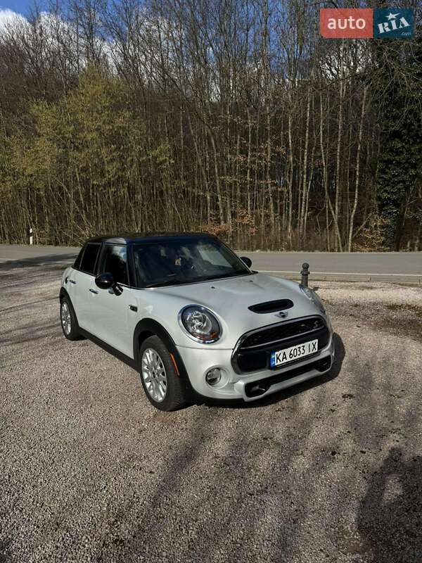 Mini Hatch (2015)