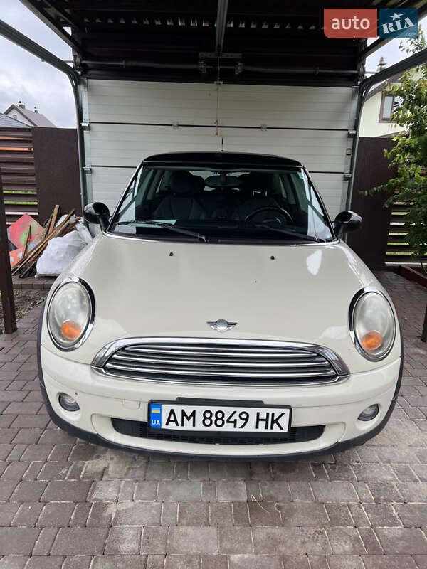 Mini Hatch (2010)