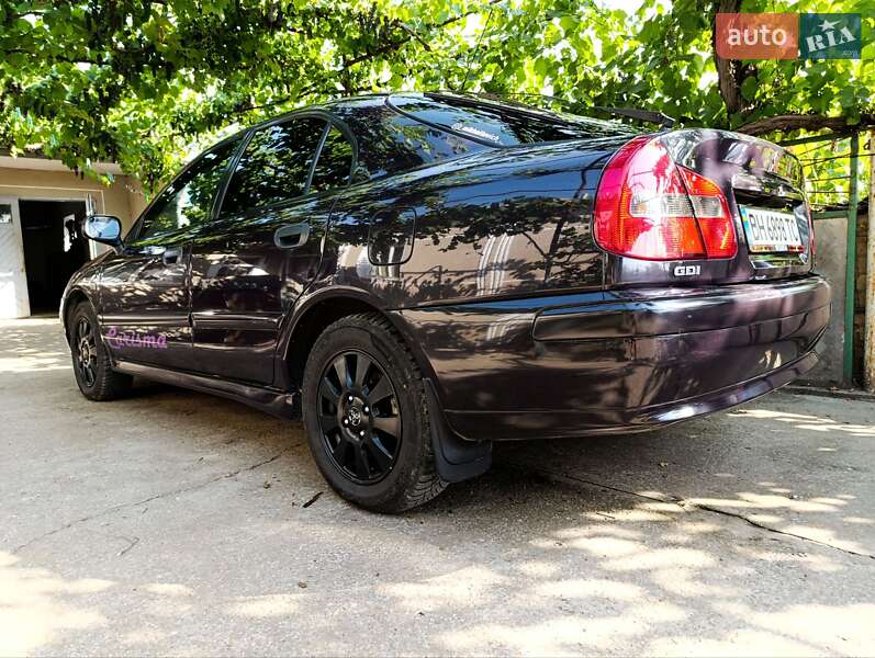Mitsubishi Carisma (2001)