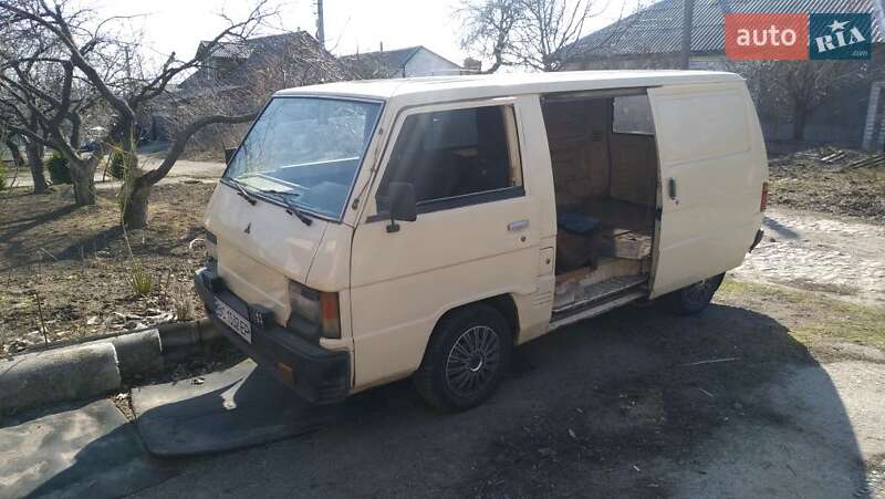 Mitsubishi Delica (1986)