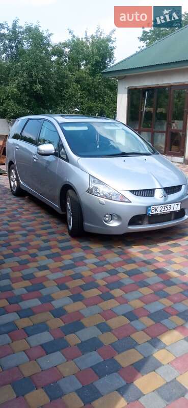 Mitsubishi Grandis (2010)