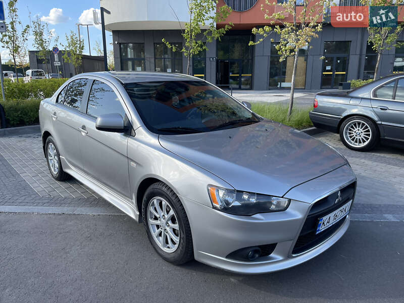 Mitsubishi Lancer (2012)