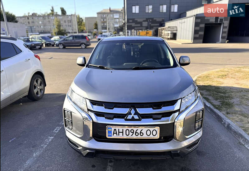 Mitsubishi Outlander sport (2019)