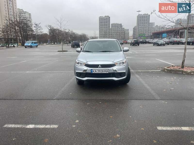Mitsubishi Outlander sport (2016)