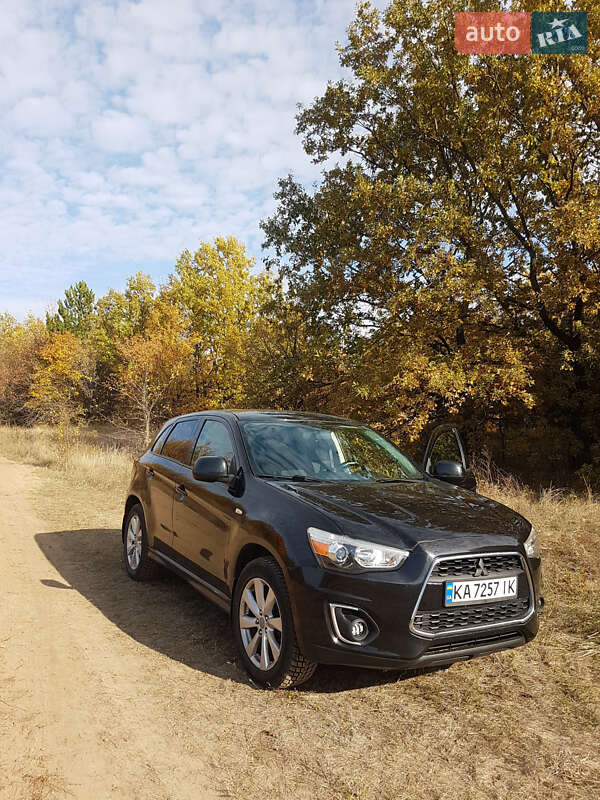 Mitsubishi Outlander sport (2015)
