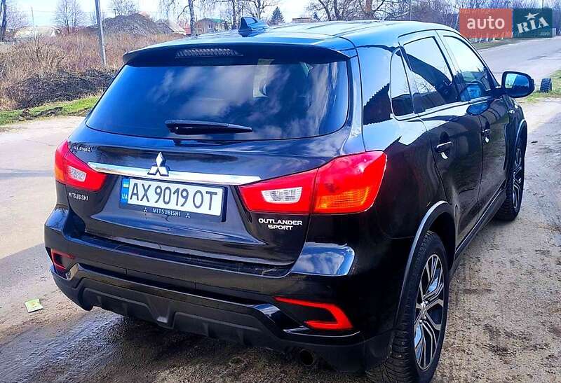 Mitsubishi Outlander sport (2017)