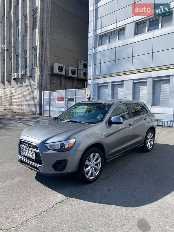 Mitsubishi Outlander sport (2015)