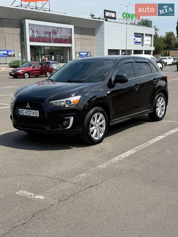 Mitsubishi Outlander sport (2015)
