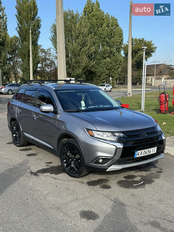 Mitsubishi Outlander (2015)