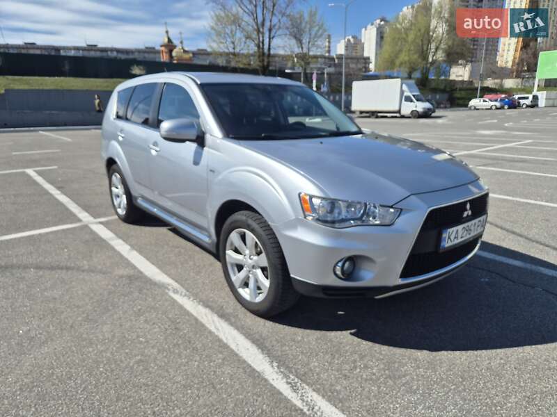 Mitsubishi Outlander (2011)