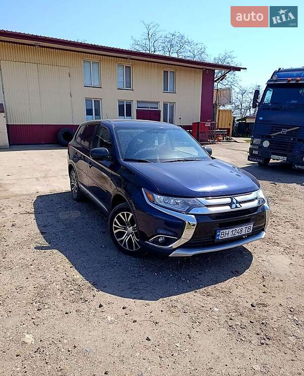 Mitsubishi Outlander (2015)