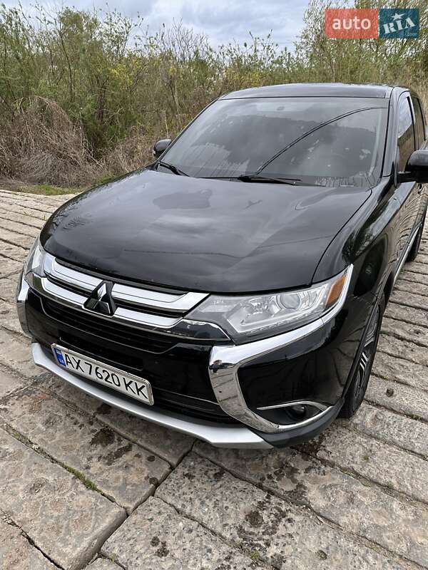 Mitsubishi Outlander (2016)