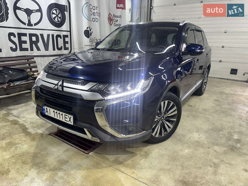 Mitsubishi Outlander (2020)