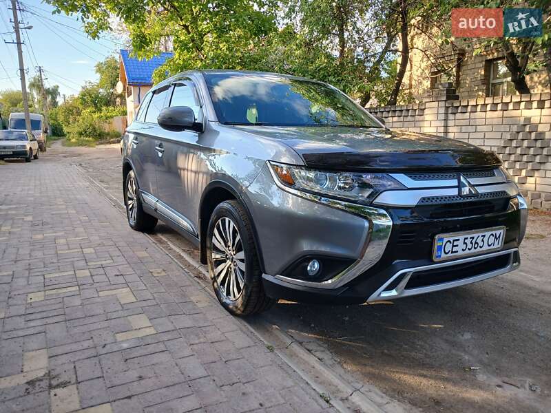 Mitsubishi Outlander (2019)