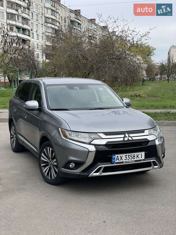 Mitsubishi Outlander (2019)
