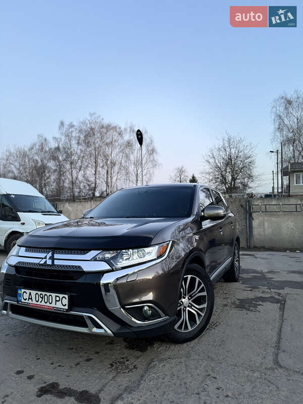 Mitsubishi Outlander (2019)