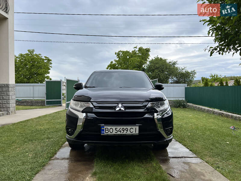 Mitsubishi Outlander (2015)