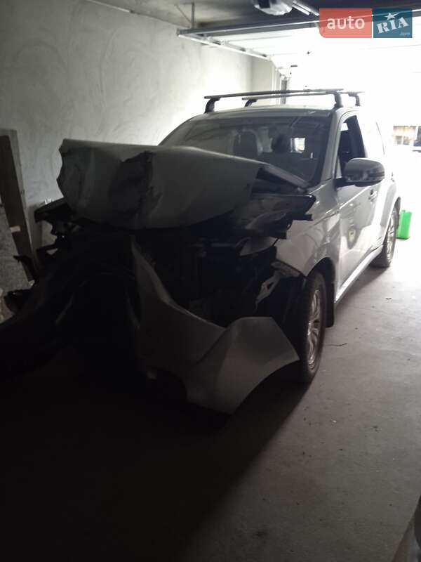 Mitsubishi Outlander (2013)