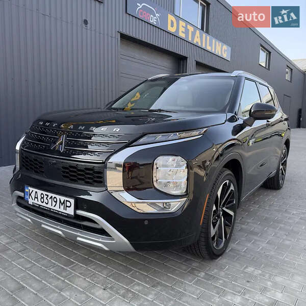 Mitsubishi Outlander (2023)
