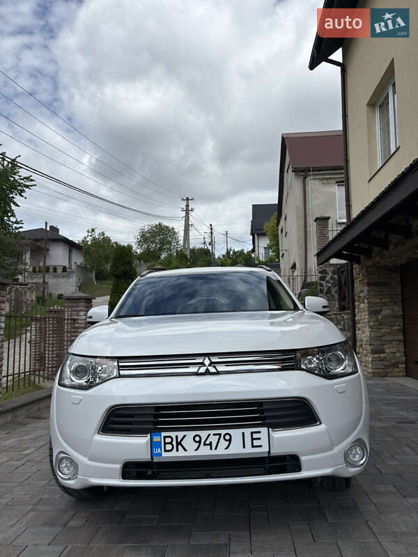 Mitsubishi Outlander (2014)
